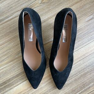 Women’s Black Suede Pointed Toe Pumps